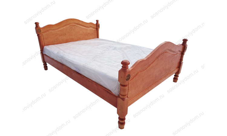 Кровать Лама с резьбой из массива березы